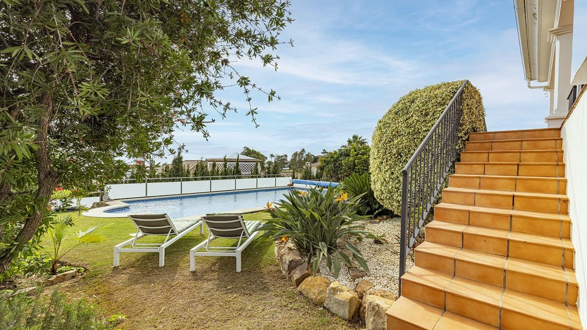 4 chambre Villa/Maison à vendre à Manilva avec piscine - 1 450 000 € (Ref: 9705052)
