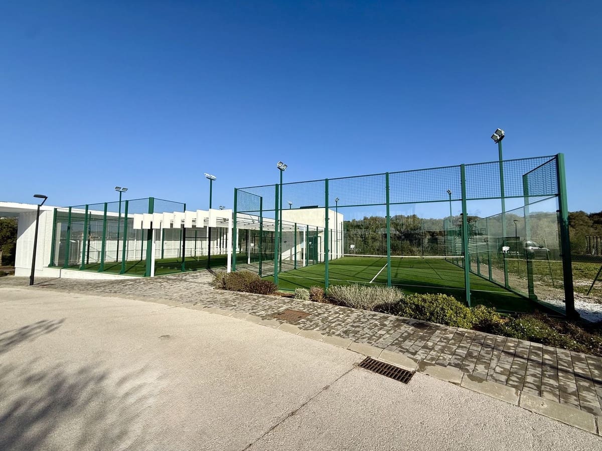 5 soveværelse Semi-Rækkehus til salg i Sotogrande med swimmingpool garage - € 1.450.000 (Ref: 9705053)