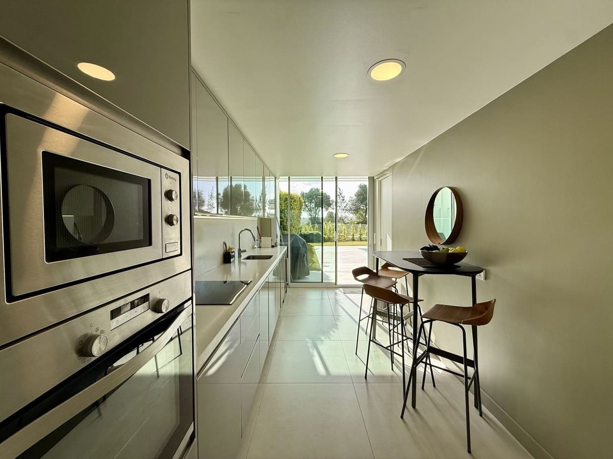 5 soveværelse Semi-Rækkehus til salg i Sotogrande med swimmingpool garage - € 1.450.000 (Ref: 9705053)