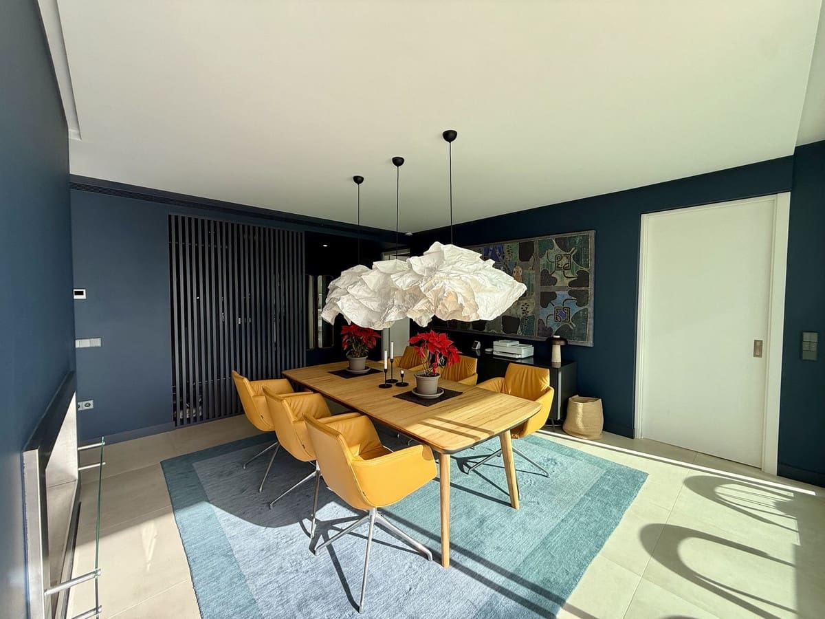 5 soveværelse Semi-Rækkehus til salg i Sotogrande med swimmingpool garage - € 1.450.000 (Ref: 9705053)