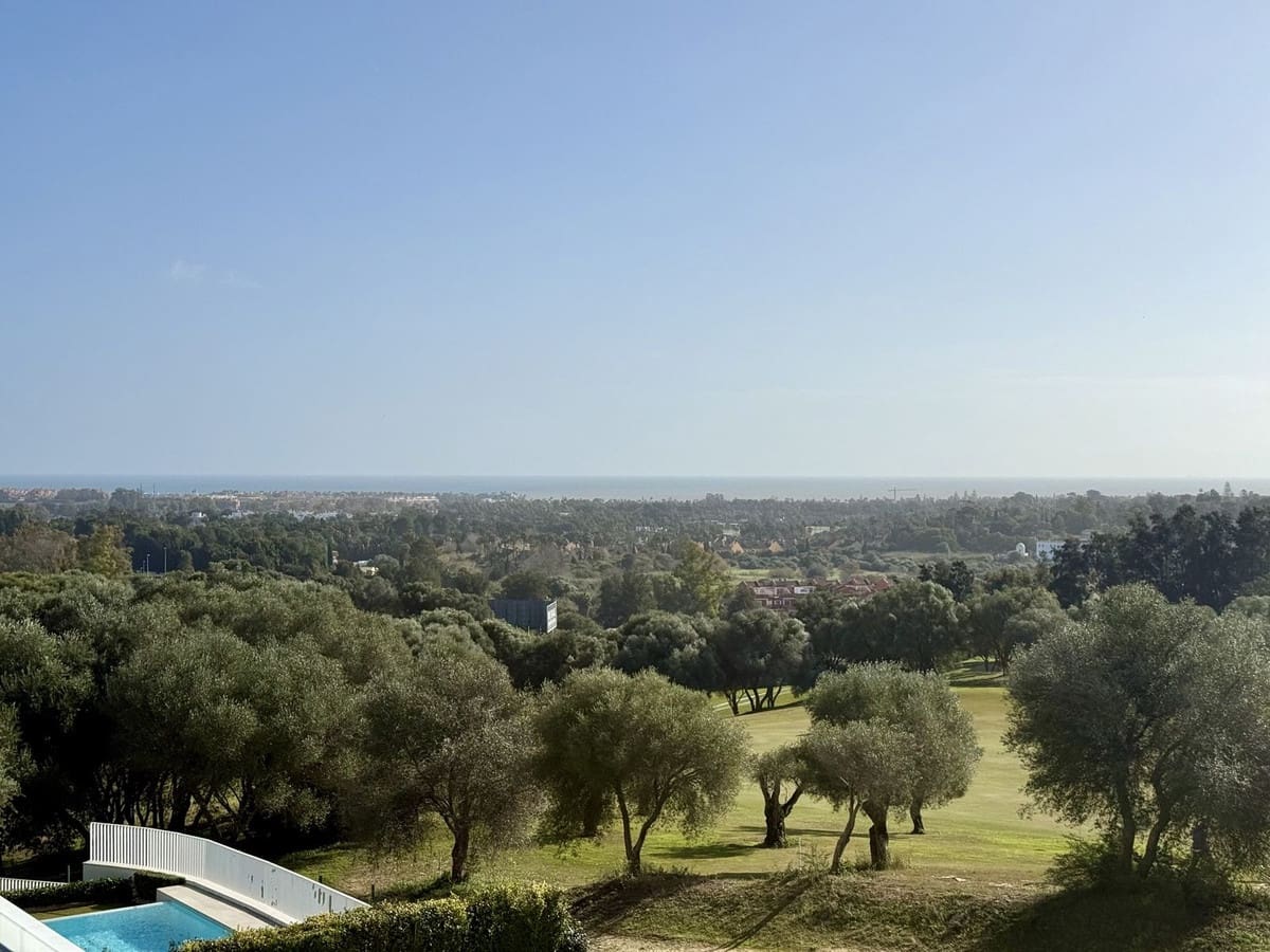 5 soveværelse Semi-Rækkehus til salg i Sotogrande med swimmingpool garage - € 1.450.000 (Ref: 9705053)