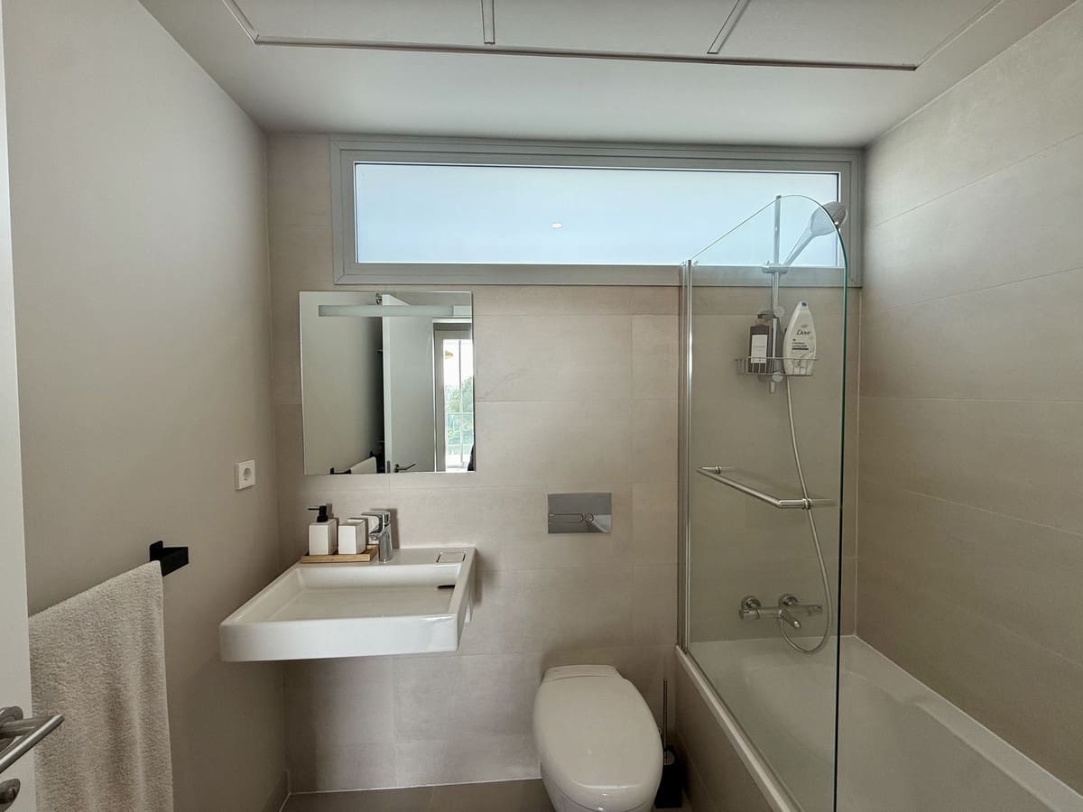 5 soveværelse Semi-Rækkehus til salg i Sotogrande med swimmingpool garage - € 1.450.000 (Ref: 9705053)