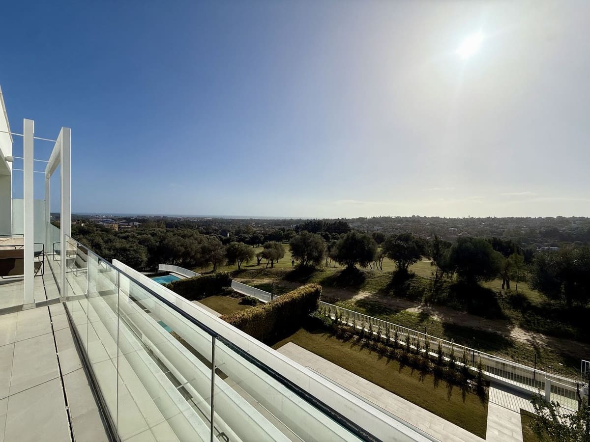 5 soveværelse Semi-Rækkehus til salg i Sotogrande med swimmingpool garage - € 1.450.000 (Ref: 9705053)