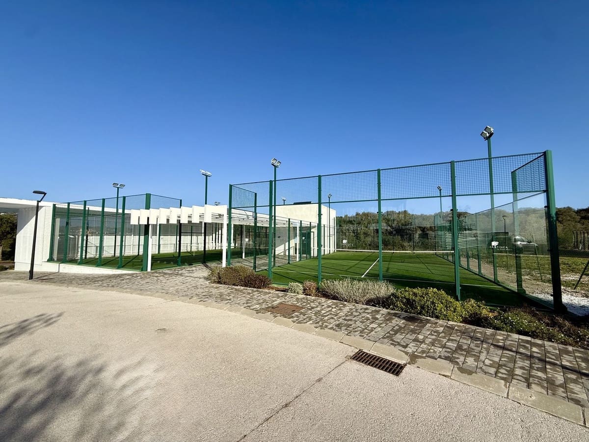 5 bedroom Semi-detached Villa for sale in Sotogrande with pool garage - € 1,450,000 (Ref: 9705053)