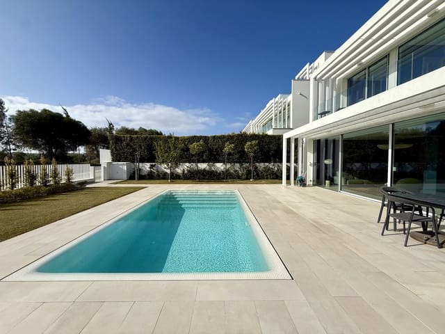 5 sovrum Semi-fristående Villa till salu i Sotogrande, San Roque med pool garage - 1 450 000 € (Ref: 9705053)