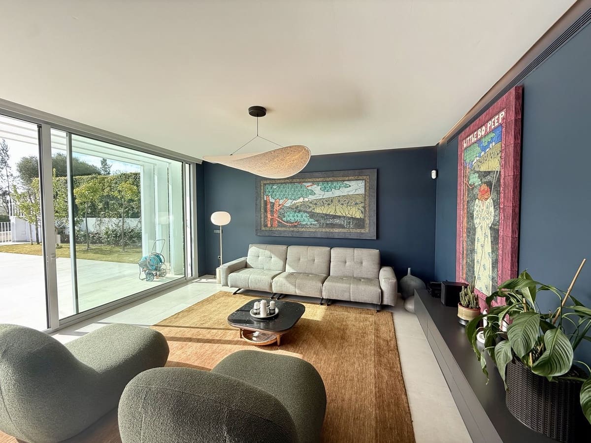 5 bedroom Semi-detached Villa for sale in Sotogrande with pool garage - € 1,450,000 (Ref: 9705053)