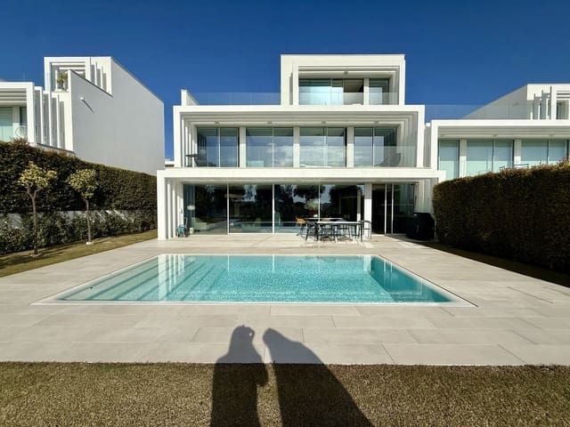 5 sovrum Semi-fristående Villa till salu i Sotogrande, San Roque med pool garage - 1 450 000 € (Ref: 9705053)