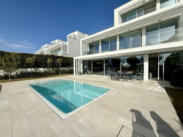 5 sovrum Semi-fristående Villa till salu i Sotogrande, San Roque med pool garage - 1 450 000 € (Ref: 9705053)