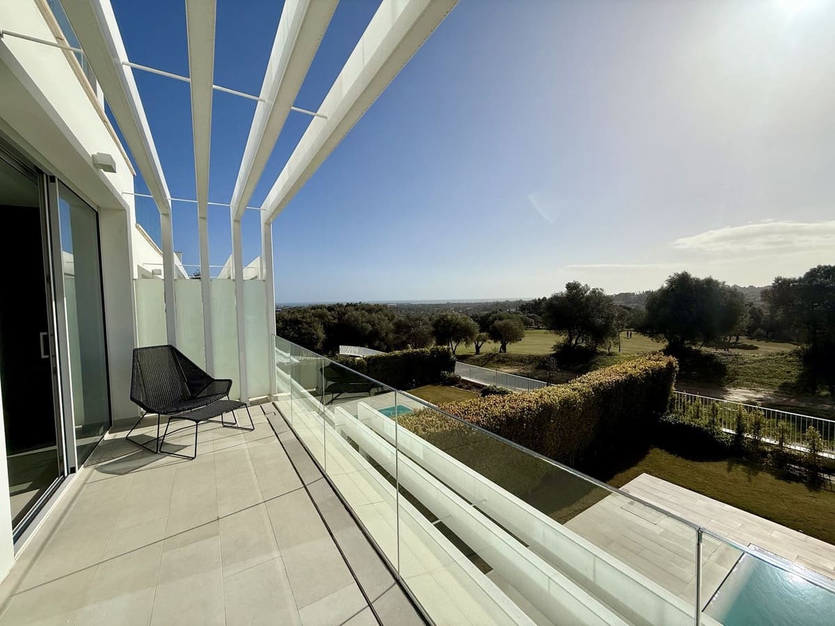 5 bedroom Semi-detached Villa for sale in Sotogrande with pool garage - € 1,450,000 (Ref: 9705053)