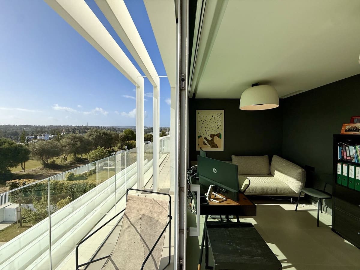 5 bedroom Semi-detached Villa for sale in Sotogrande with pool garage - € 1,450,000 (Ref: 9705053)