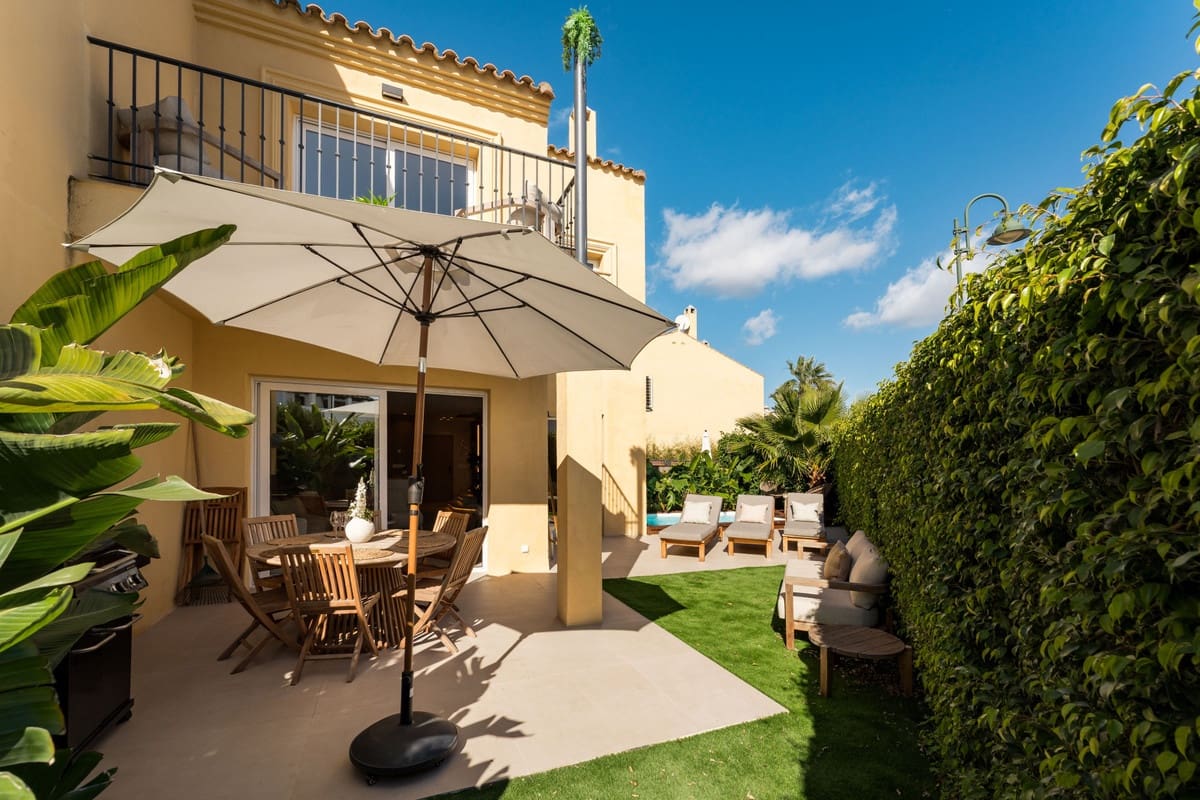 4 quarto Casa em Banda para venda em San Pedro de Alcantara com piscina - 1 450 000 € (Ref: 9705054)