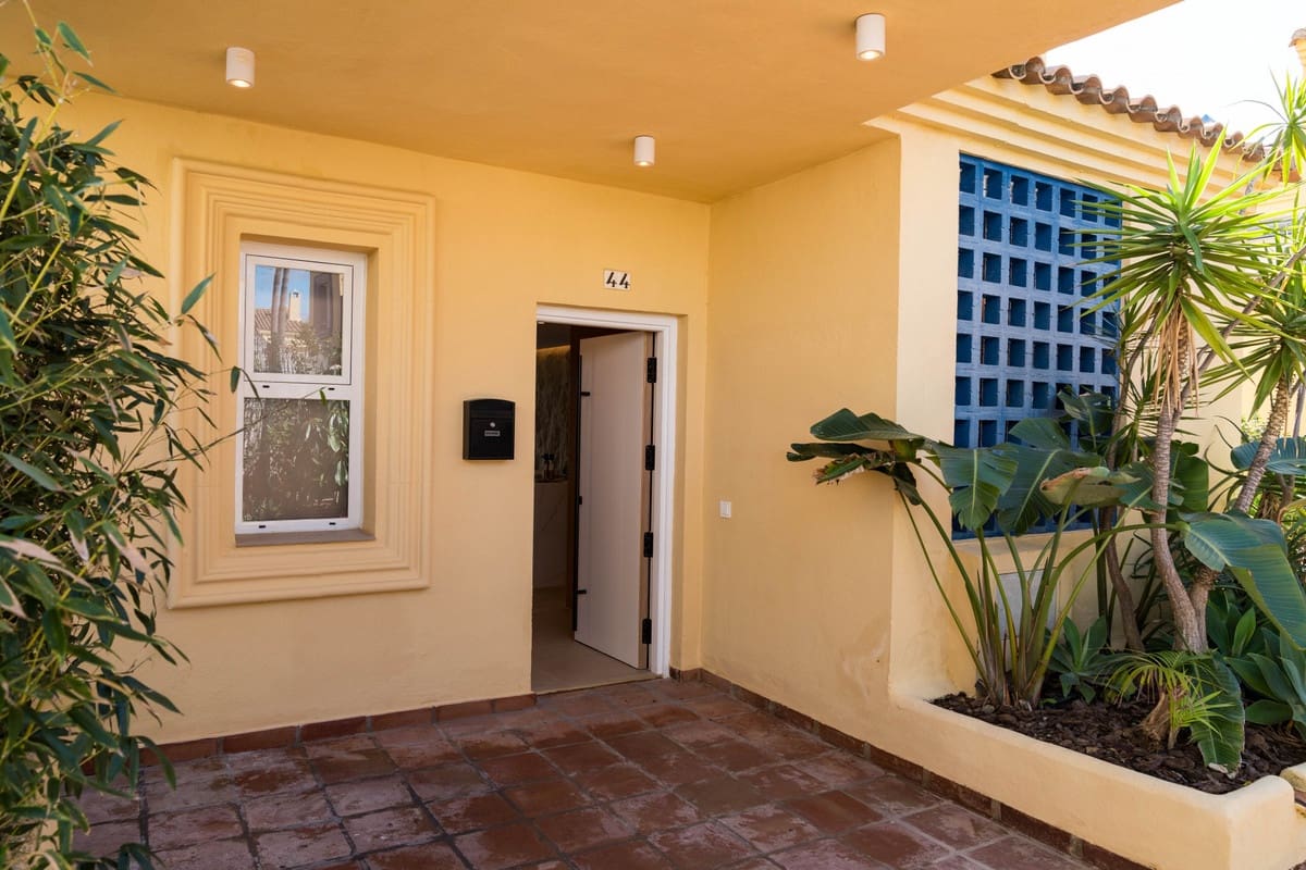 4 quarto Casa em Banda para venda em San Pedro de Alcantara com piscina - 1 450 000 € (Ref: 9705054)