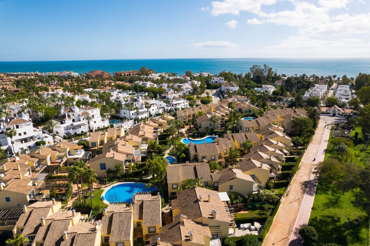 4 quarto Casa em Banda para venda em San Pedro de Alcantara com piscina - 1 450 000 € (Ref: 9705054)