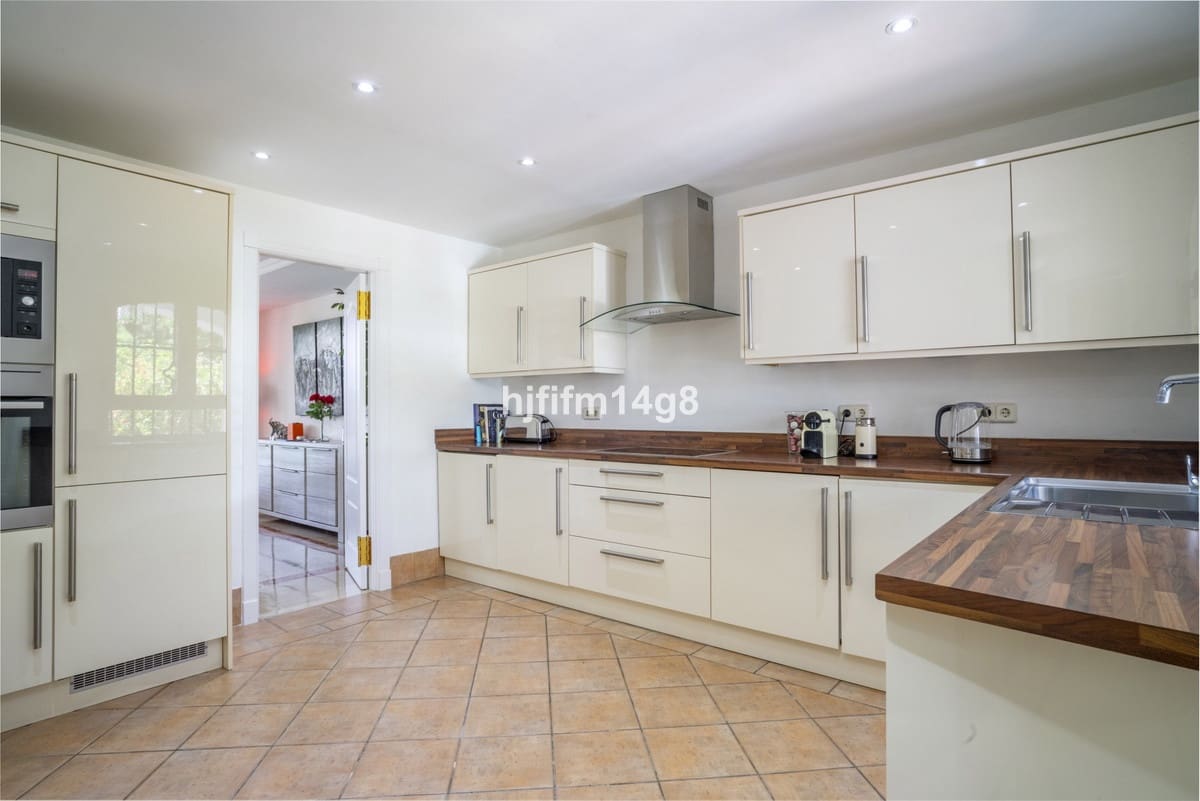 3 bedroom Townhouse for sale in Nueva Andalucia with pool - € 1,475,000 (Ref: 9705056)