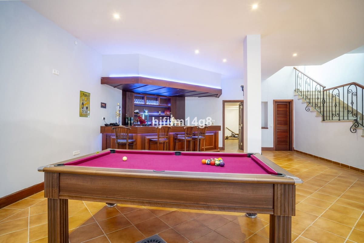 3 bedroom Townhouse for sale in Nueva Andalucia with pool - € 1,475,000 (Ref: 9705056)