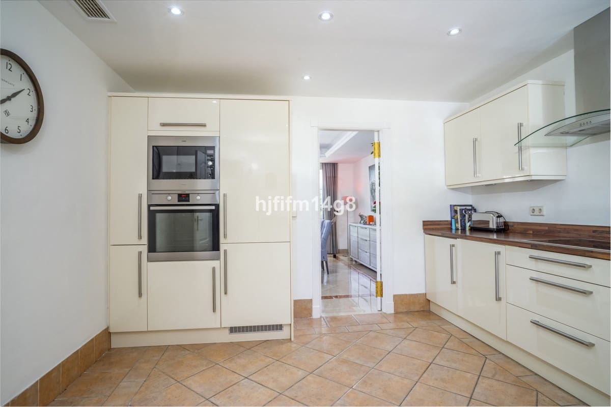 3 bedroom Townhouse for sale in Nueva Andalucia with pool - € 1,475,000 (Ref: 9705056)