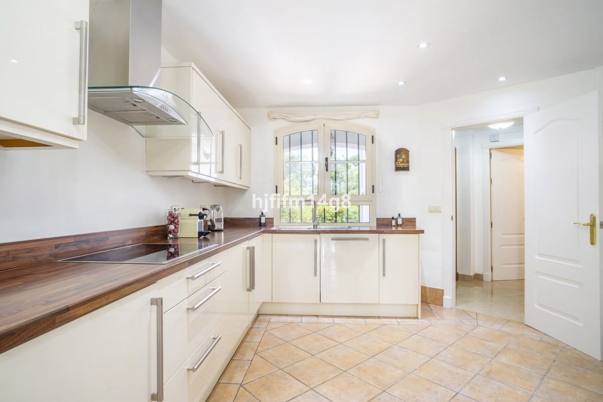 3 bedroom Townhouse for sale in Nueva Andalucia with pool - € 1,475,000 (Ref: 9705056)