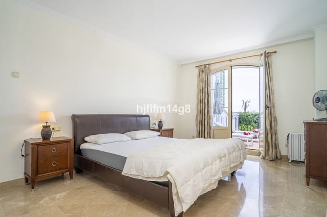 3 makuuhuone Omakotitalo myytävänä paikassa La Dama de Noche - La Alzambra, Marbella mukana uima-altaan - 1 475 000 € (Ref: 9705056)
