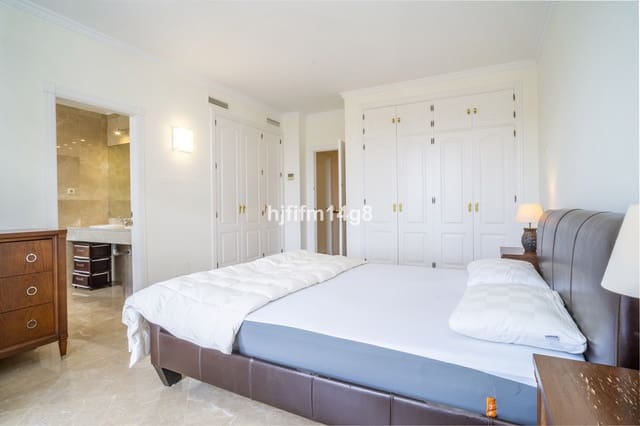 3 makuuhuone Omakotitalo myytävänä paikassa La Dama de Noche - La Alzambra, Marbella mukana uima-altaan - 1 475 000 € (Ref: 9705056)