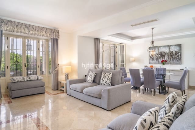 3 makuuhuone Omakotitalo myytävänä paikassa La Dama de Noche - La Alzambra, Marbella mukana uima-altaan - 1 475 000 € (Ref: 9705056)