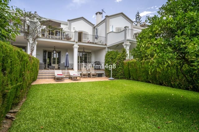 3 makuuhuone Omakotitalo myytävänä paikassa La Dama de Noche - La Alzambra, Marbella mukana uima-altaan - 1 475 000 € (Ref: 9705056)