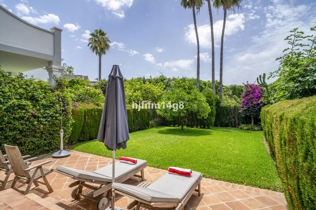 3 makuuhuone Omakotitalo myytävänä paikassa La Dama de Noche - La Alzambra, Marbella mukana uima-altaan - 1 475 000 € (Ref: 9705056)