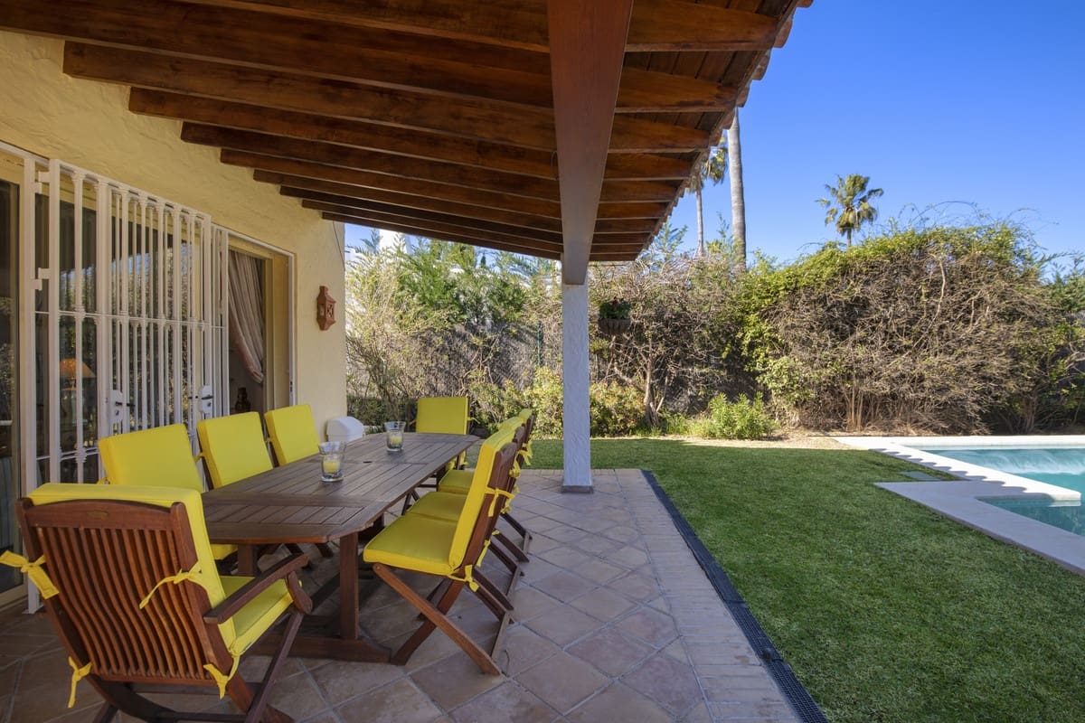 3 soveværelse Villa til salg i Benahavis med swimmingpool - € 1.495.000 (Ref: 9705057)