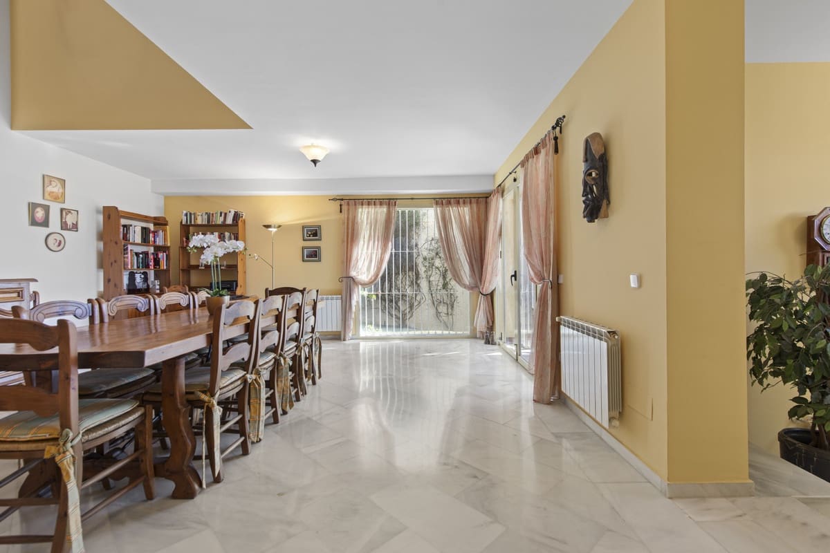 3 soveværelse Villa til salg i Benahavis med swimmingpool - € 1.495.000 (Ref: 9705057)