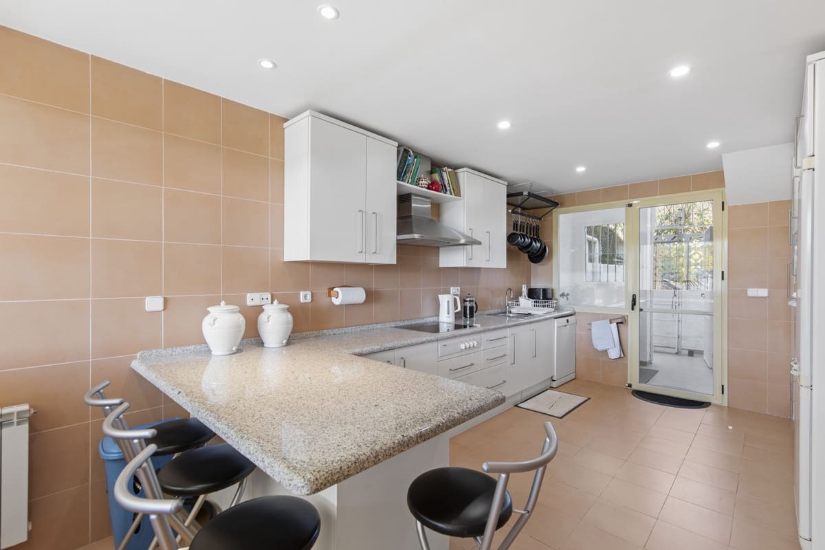 3 soveværelse Villa til salg i Benahavis med swimmingpool - € 1.495.000 (Ref: 9705057)