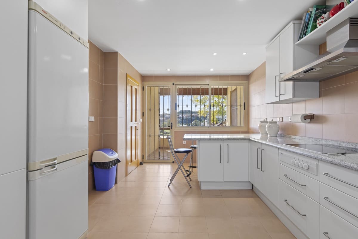 3 soveværelse Villa til salg i Benahavis med swimmingpool - € 1.495.000 (Ref: 9705057)