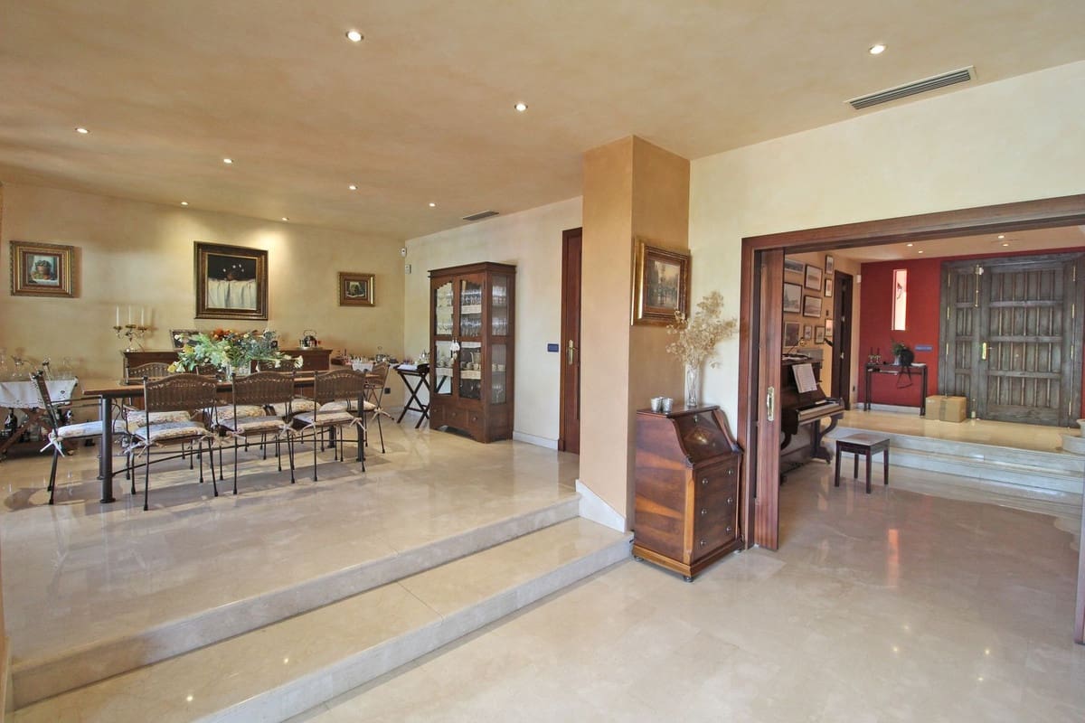 5 chambre Villa/Maison à vendre à Marbella avec piscine garage - 1 550 000 € (Ref: 9705059)