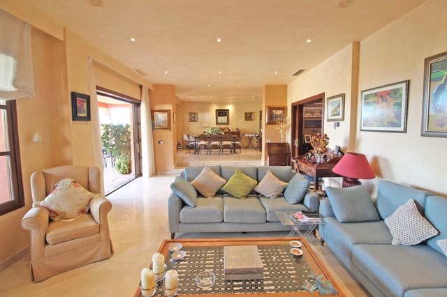 5 chambre Villa/Maison à vendre à Marbella avec piscine garage - 1 550 000 € (Ref: 9705059)