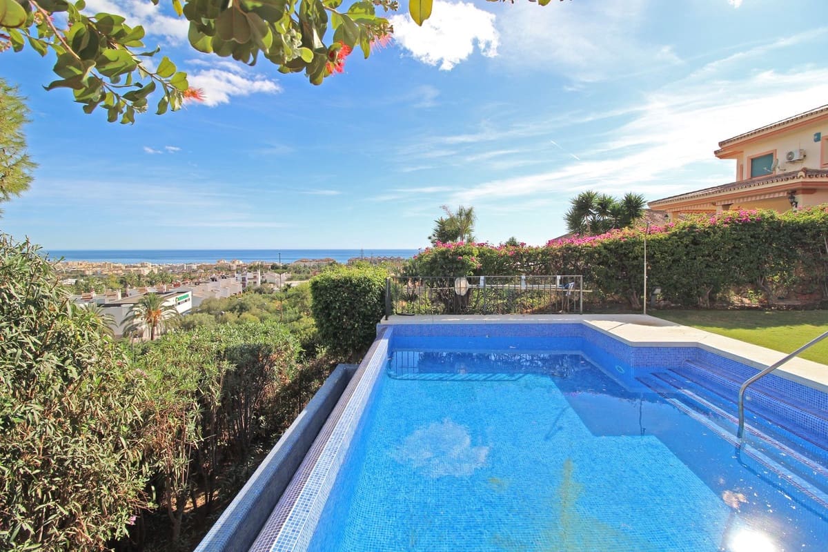 5 chambre Villa/Maison à vendre à Marbella avec piscine garage - 1 550 000 € (Ref: 9705059)