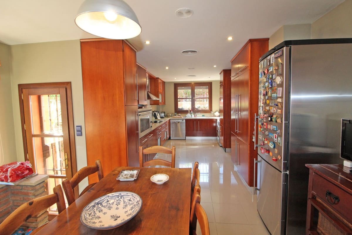 5 chambre Villa/Maison à vendre à Marbella avec piscine garage - 1 550 000 € (Ref: 9705059)