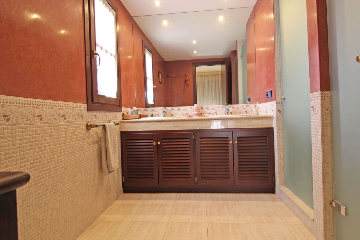 5 chambre Villa/Maison à vendre à Marbella avec piscine garage - 1 550 000 € (Ref: 9705059)
