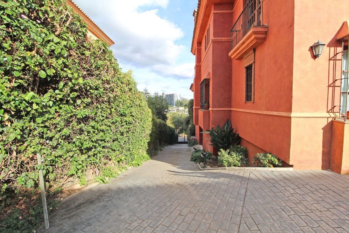 5 chambre Villa/Maison à vendre à Marbella avec piscine garage - 1 550 000 € (Ref: 9705059)