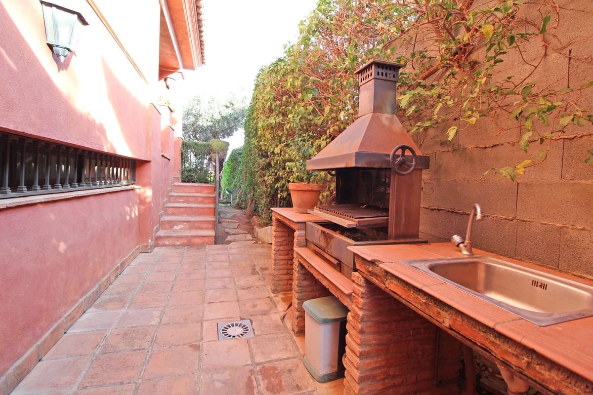 5 chambre Villa/Maison à vendre à Marbella avec piscine garage - 1 550 000 € (Ref: 9705059)