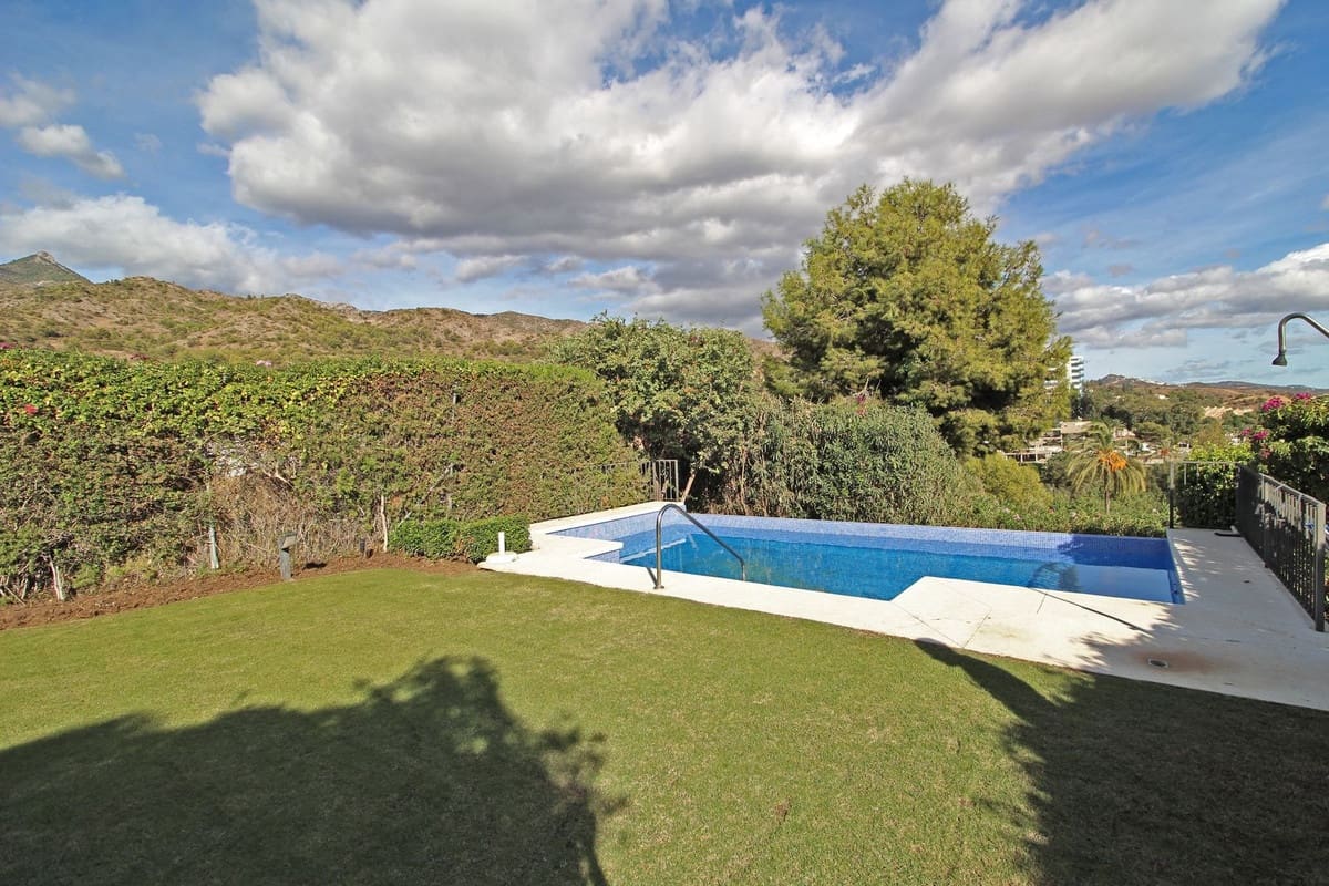 5 chambre Villa/Maison à vendre à Marbella avec piscine garage - 1 550 000 € (Ref: 9705059)
