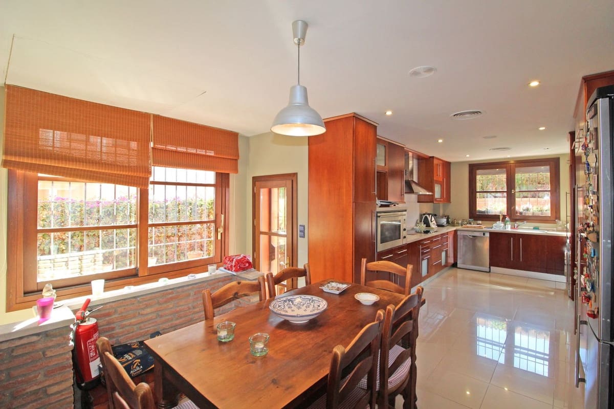 5 chambre Villa/Maison à vendre à Marbella avec piscine garage - 1 550 000 € (Ref: 9705059)