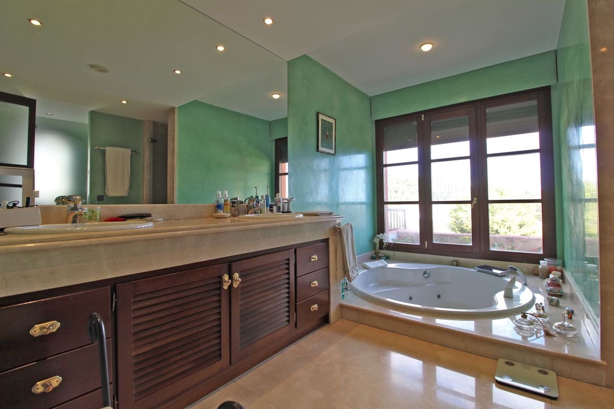 5 chambre Villa/Maison à vendre à Marbella avec piscine garage - 1 550 000 € (Ref: 9705059)