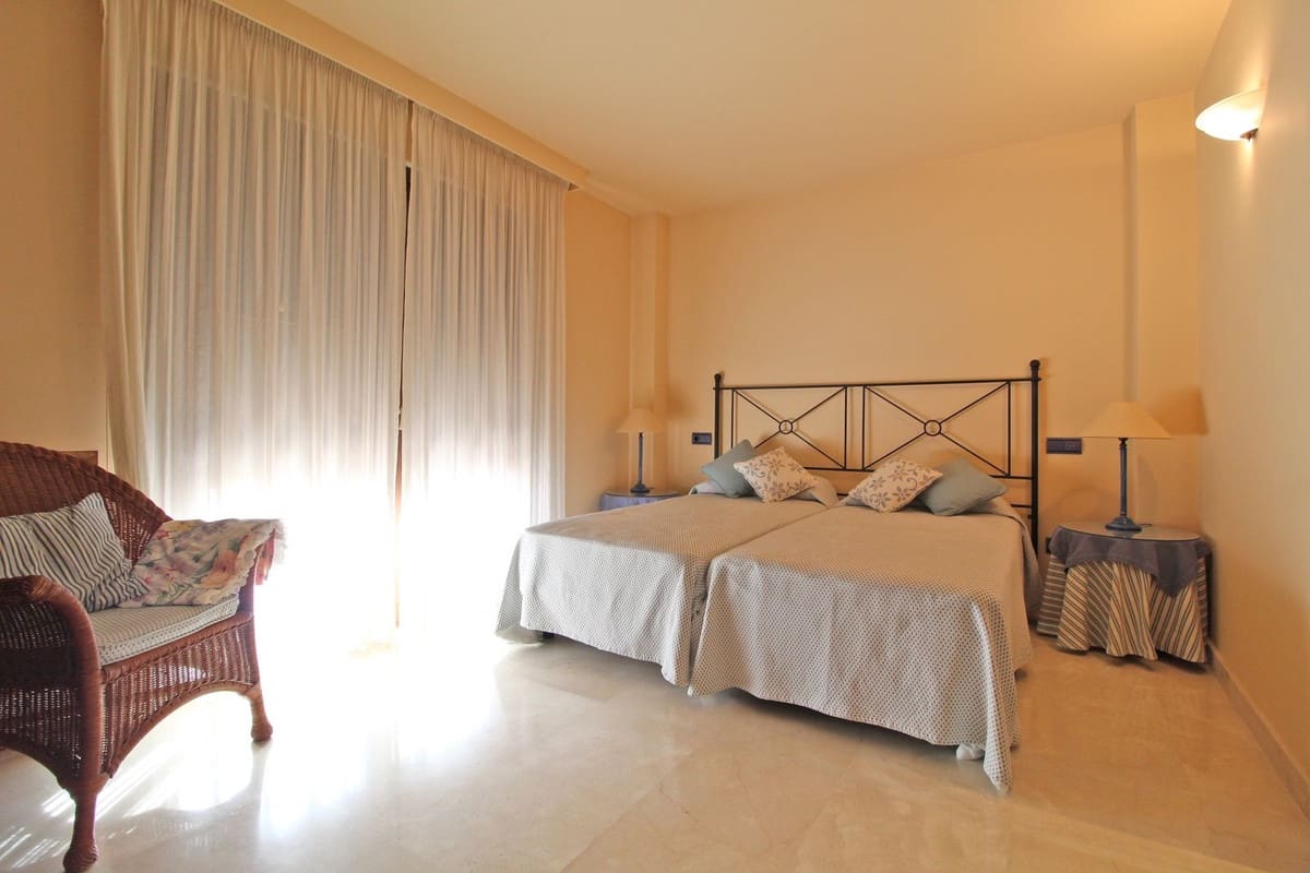 5 chambre Villa/Maison à vendre à Marbella avec piscine garage - 1 550 000 € (Ref: 9705059)
