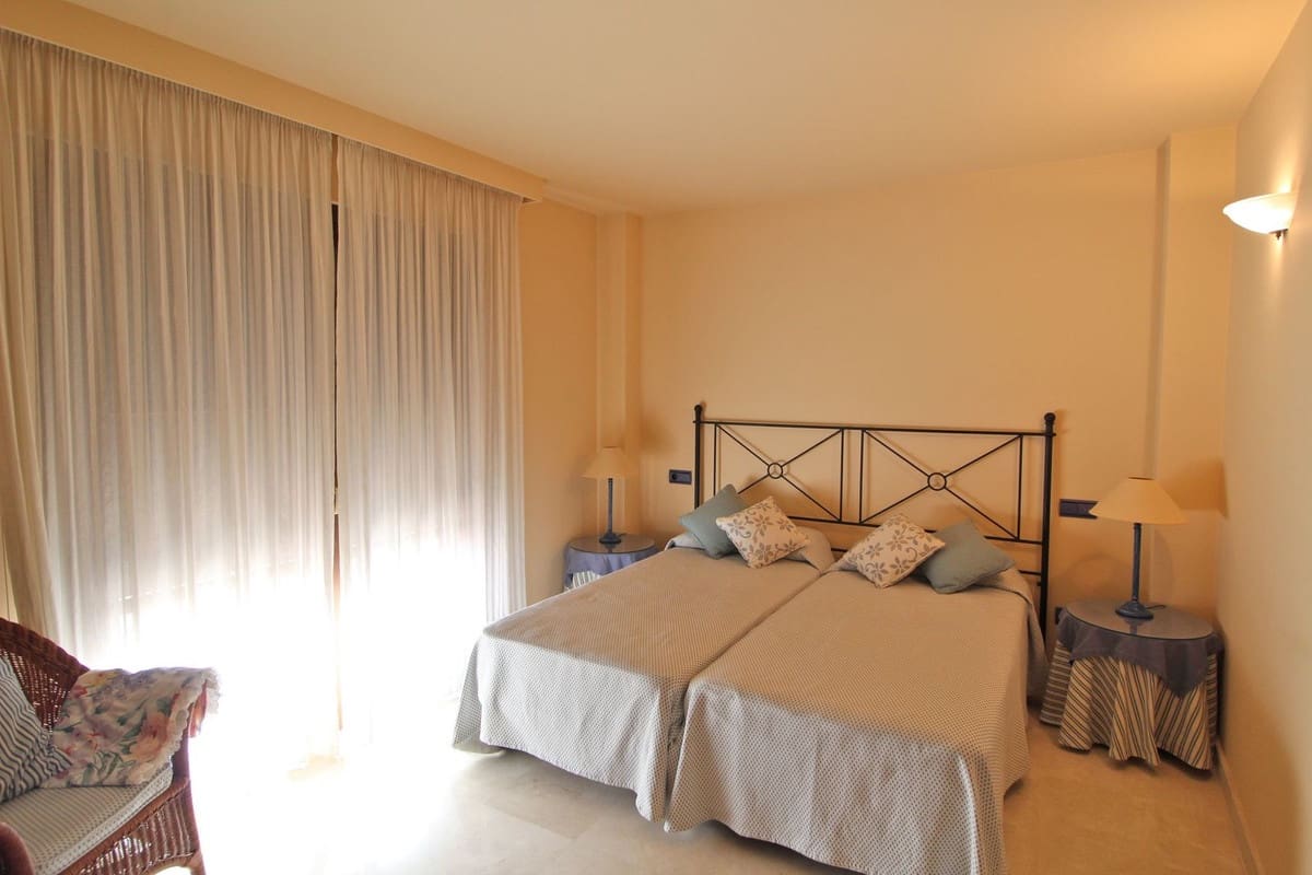 5 chambre Villa/Maison à vendre à Marbella avec piscine garage - 1 550 000 € (Ref: 9705059)
