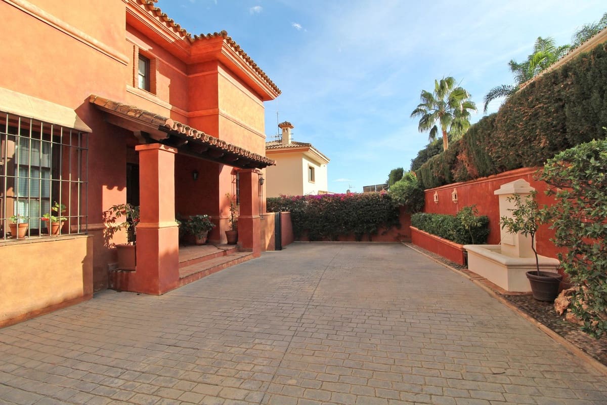 5 chambre Villa/Maison à vendre à Marbella avec piscine garage - 1 550 000 € (Ref: 9705059)