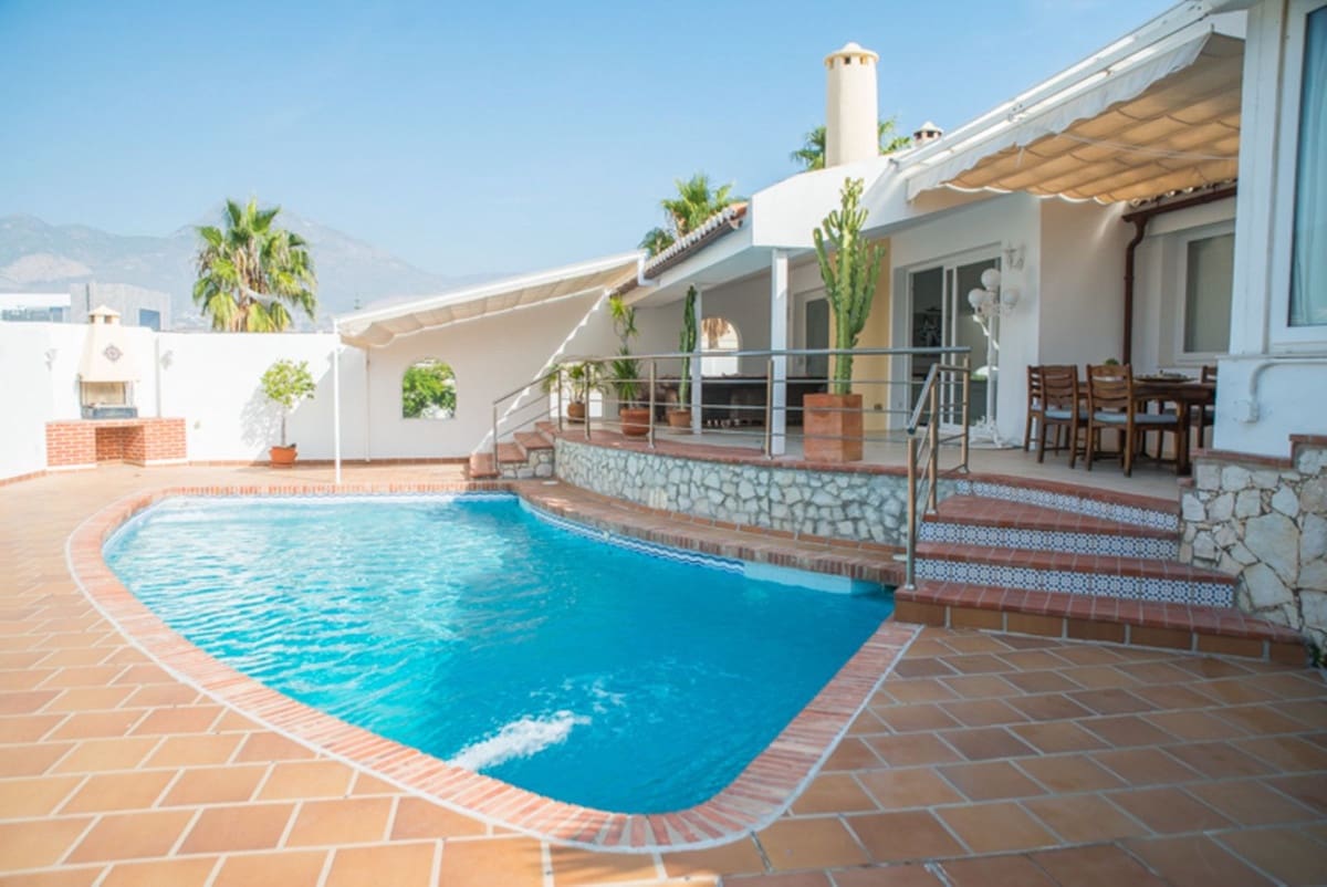 3 soveværelse Villa til salg i Benalmadena med swimmingpool garage - € 1.550.000 (Ref: 9705060)