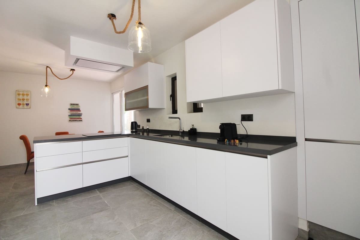 3 soveværelse Villa til salg i Benalmadena med swimmingpool garage - € 1.550.000 (Ref: 9705060)