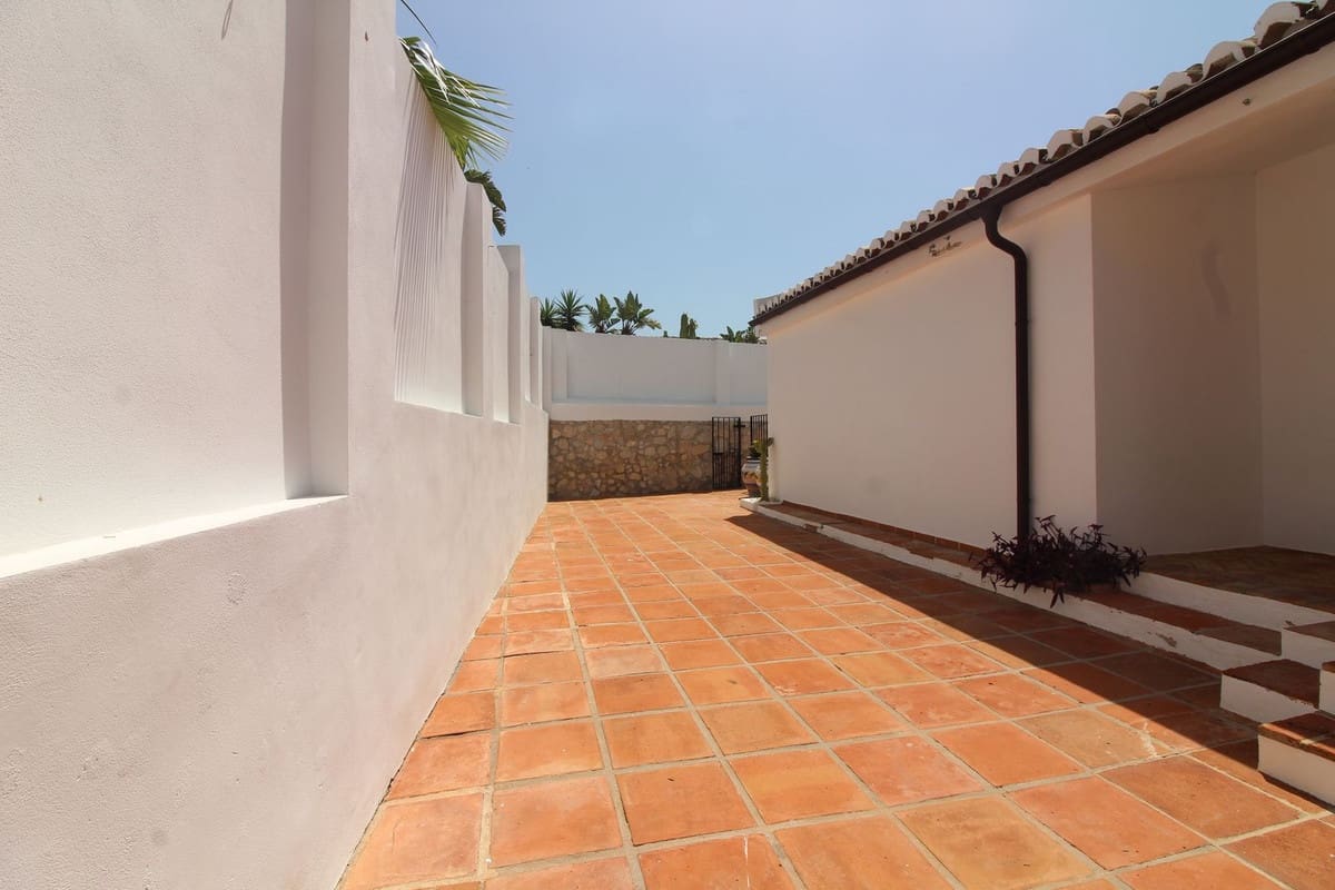 3 soveværelse Villa til salg i Benalmadena med swimmingpool garage - € 1.550.000 (Ref: 9705060)