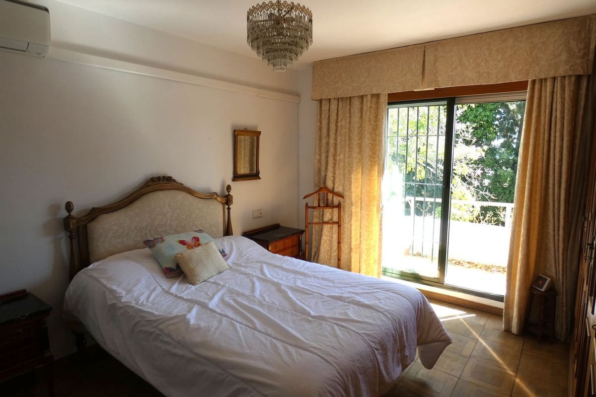 5 sovrum Villa till salu i Marbella med pool - 1 550 000 € (Ref: 9705061)