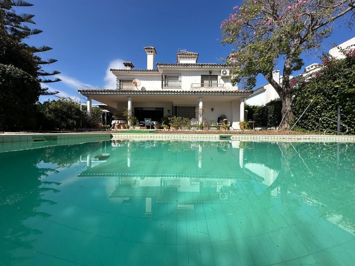 5 sovrum Villa till salu i Marbella med pool - 1 550 000 € (Ref: 9705061)
