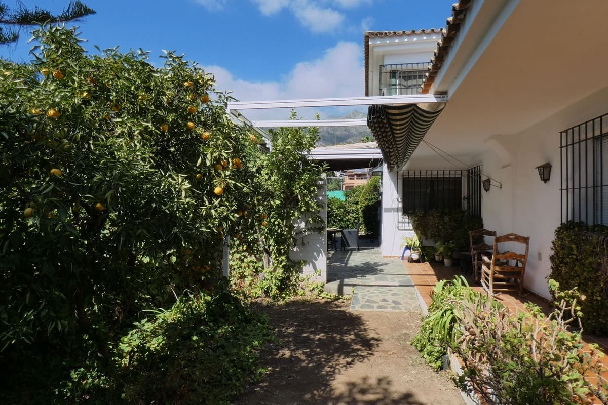 5 sovrum Villa till salu i Marbella med pool - 1 550 000 € (Ref: 9705061)