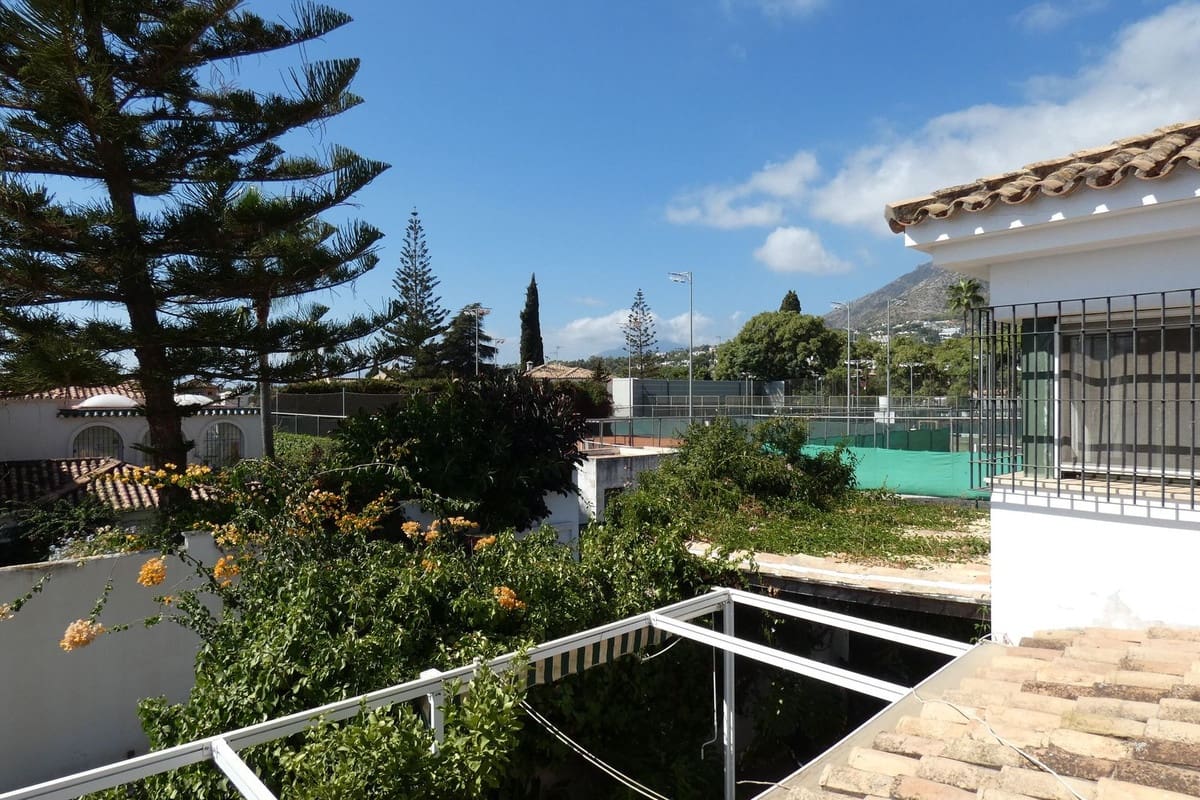 5 sovrum Villa till salu i Marbella med pool - 1 550 000 € (Ref: 9705061)